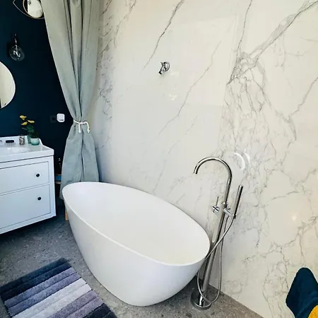 Апартаменты Loft Rooftop&jacuzzi *